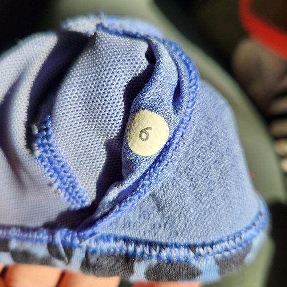 LuluLemon Sports Bra 6 Strappy - Picture 4 of 5